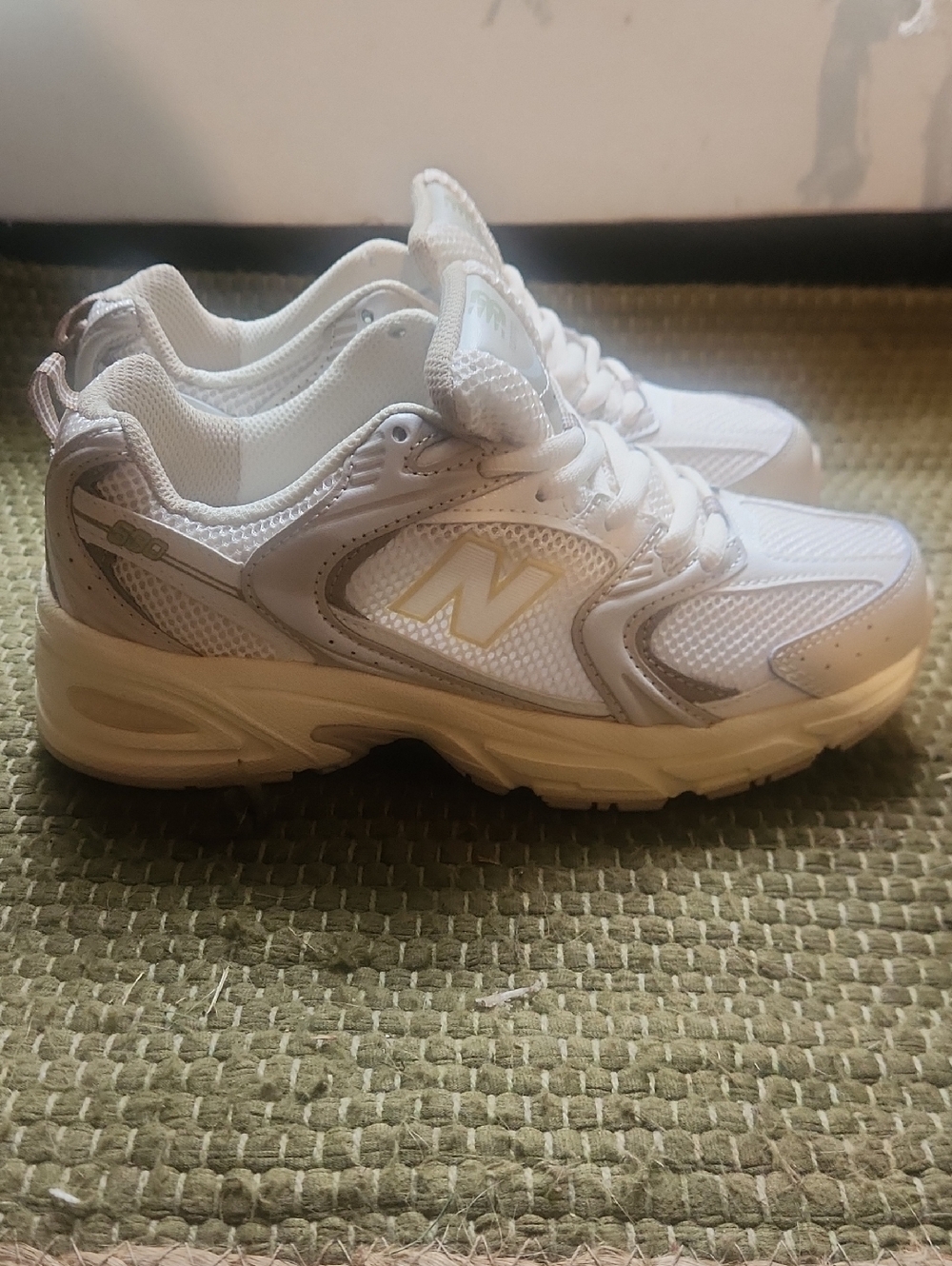 New Balance 530 Women's White and Light Gray Athletic Sneakers